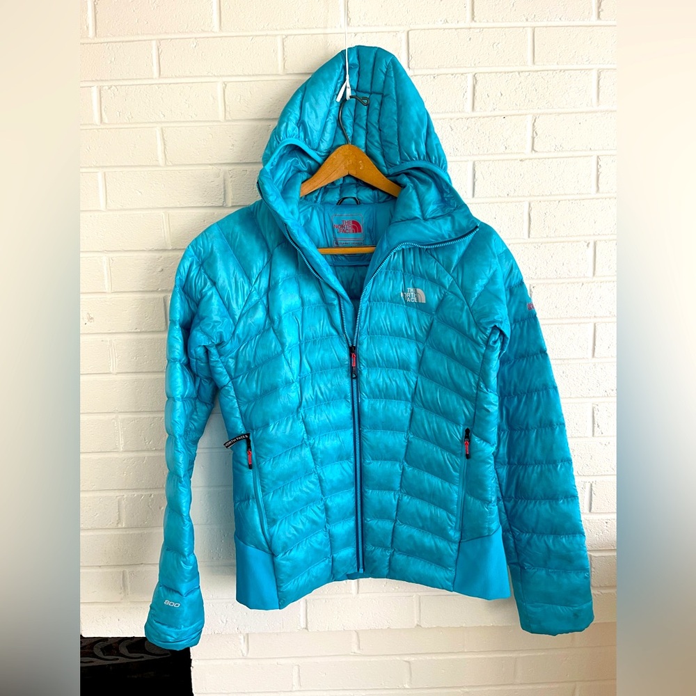 The North Face Summit Series Light Jacket. 800 fill. 2 zip pockets. 20” P to P.